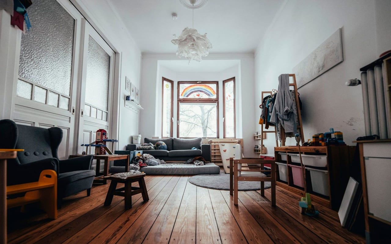 Salon encombré, désencombré et modernisé : avant